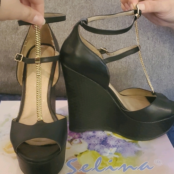 Aldo Wedge heel